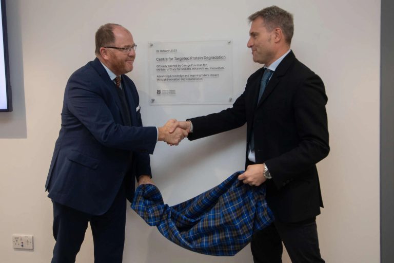 Professor Alessio Ciulli shake hands with Minister Freeman