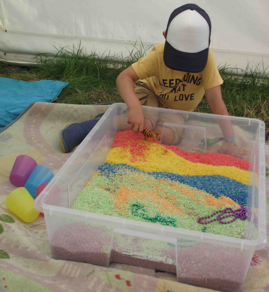Rainbow rice sensory tray – Art at the Start