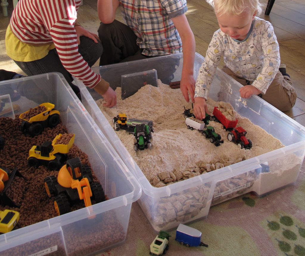 Farm themed sensory trays – Art at the Start