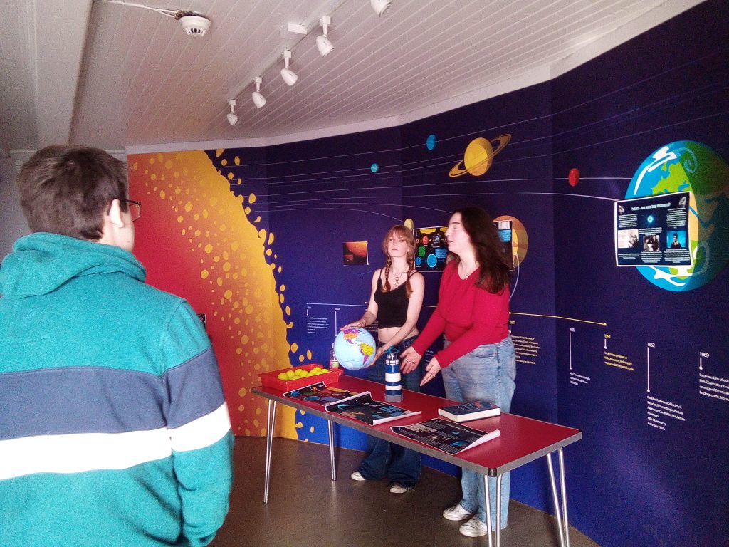 Lighthouses and globes to explain what pulsars are.