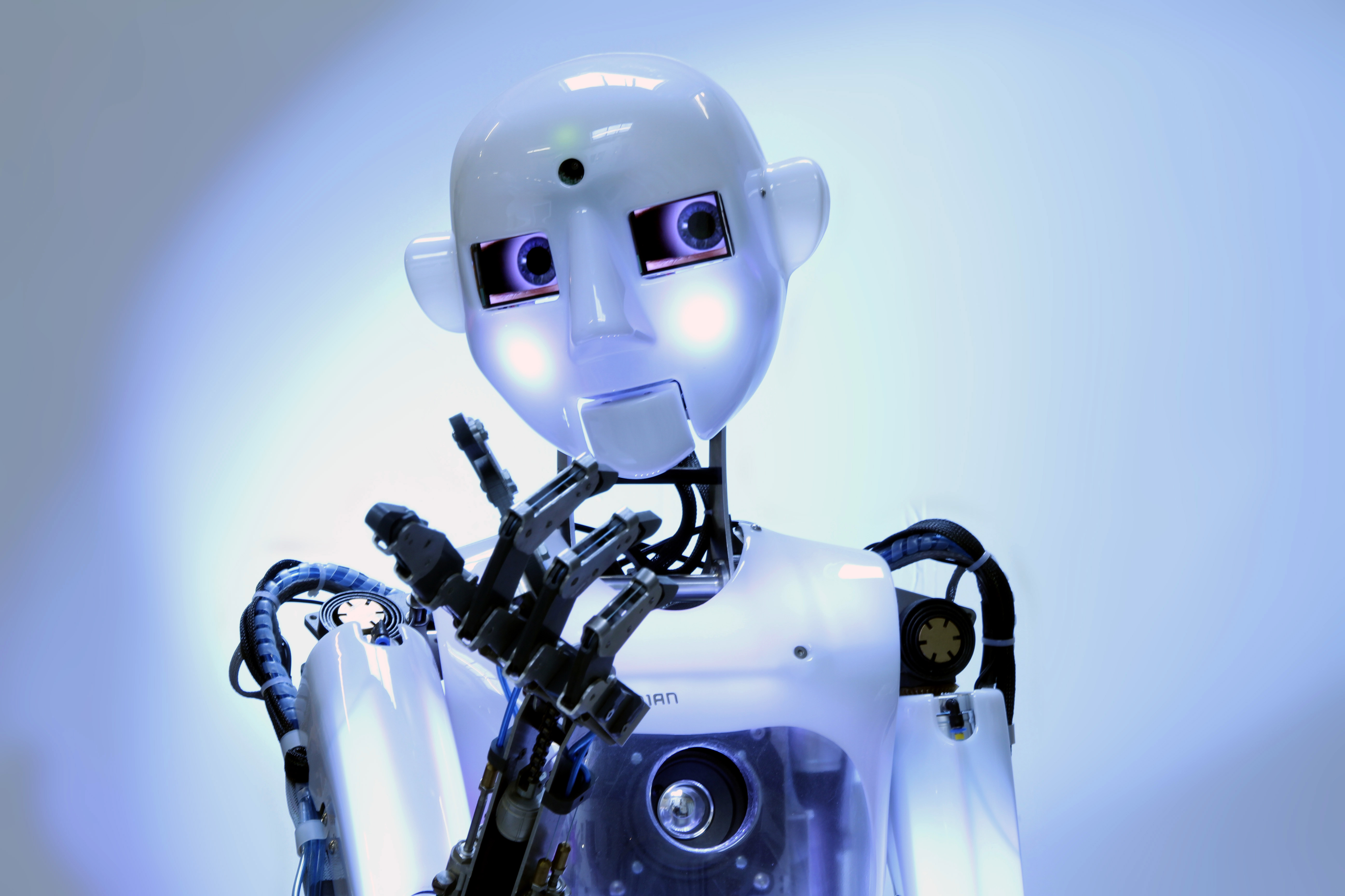 Роботы картинки для презентации. Робот-гуманоид ROBOTHESPIAN. Thespian – уникальный робот-актер. Робот актер Теспиан. Современные роботы.